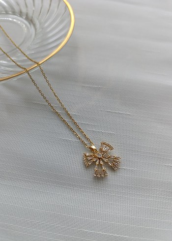 Altın Renkli Çiçek Desenli çelik Kolye - Görsel 4