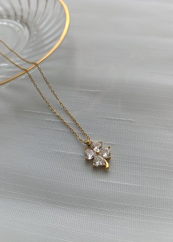 Altın Renkli Çiçek Desenli çelik Kolye - Görsel 3