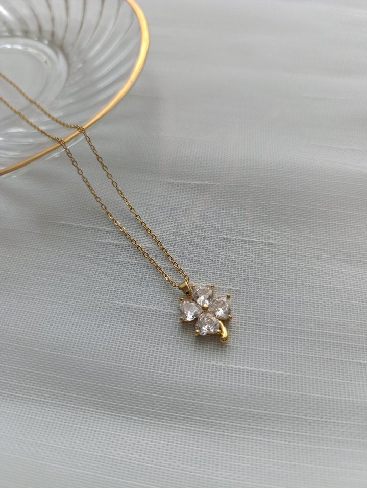 Altın Renkli Çiçek Desenli çelik Kolye - Görsel 3