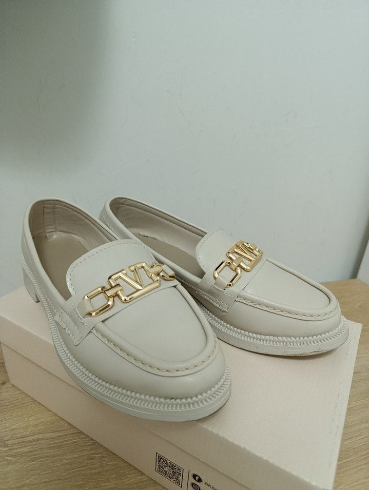 Krem Zincir Detaylı Kadın Loafer - Görsel 2