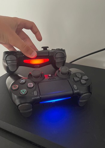 Ps 4 slim çift kol 500 gb sıkıntısız sorunsuz iki kolda orjinal