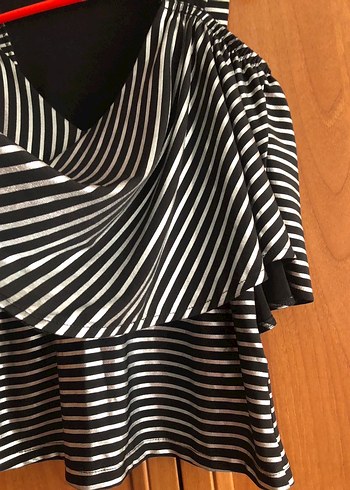 V Yaka Çizgili Siyah Kadın Bluz - Görsel 3