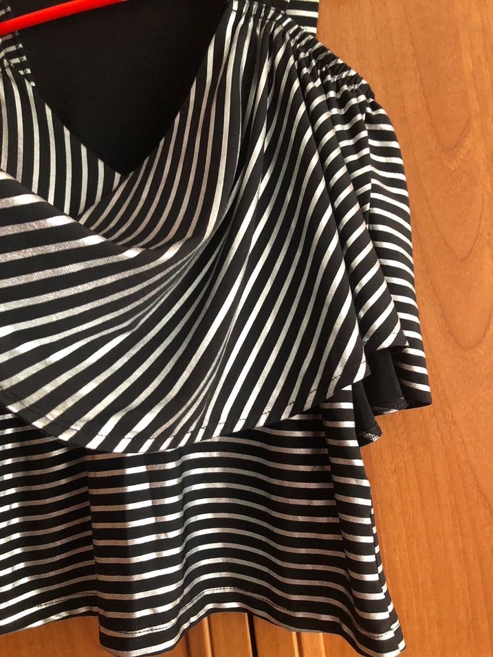 V Yaka Çizgili Siyah Kadın Bluz - Görsel 3