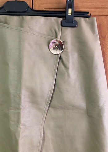 Düğmeli Bej Deri Mini Etek - Görsel 2