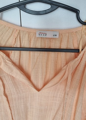 İpli V Yaka Yavruağzı Keten Bluz - Görsel 3