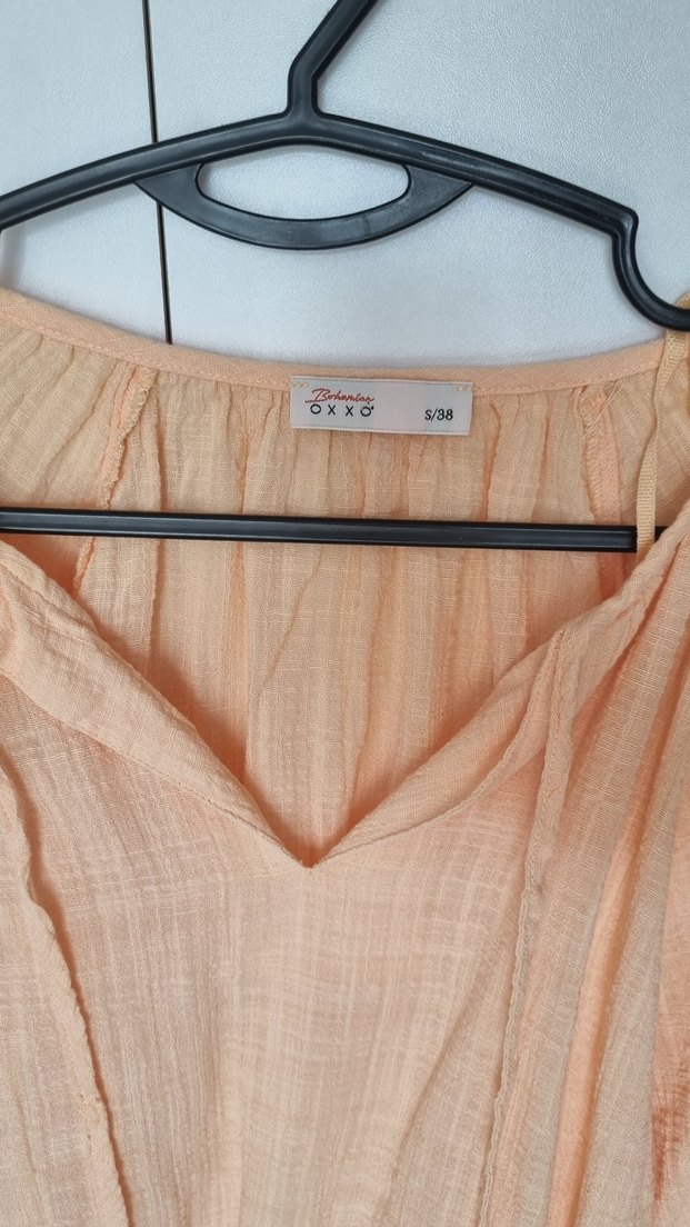 İpli V Yaka Yavruağzı Keten Bluz - Görsel 3