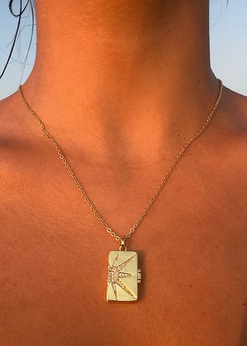 Accessorize İnce Zincir Altın Renkli Yıldız Detaylı Anı Kolyesi