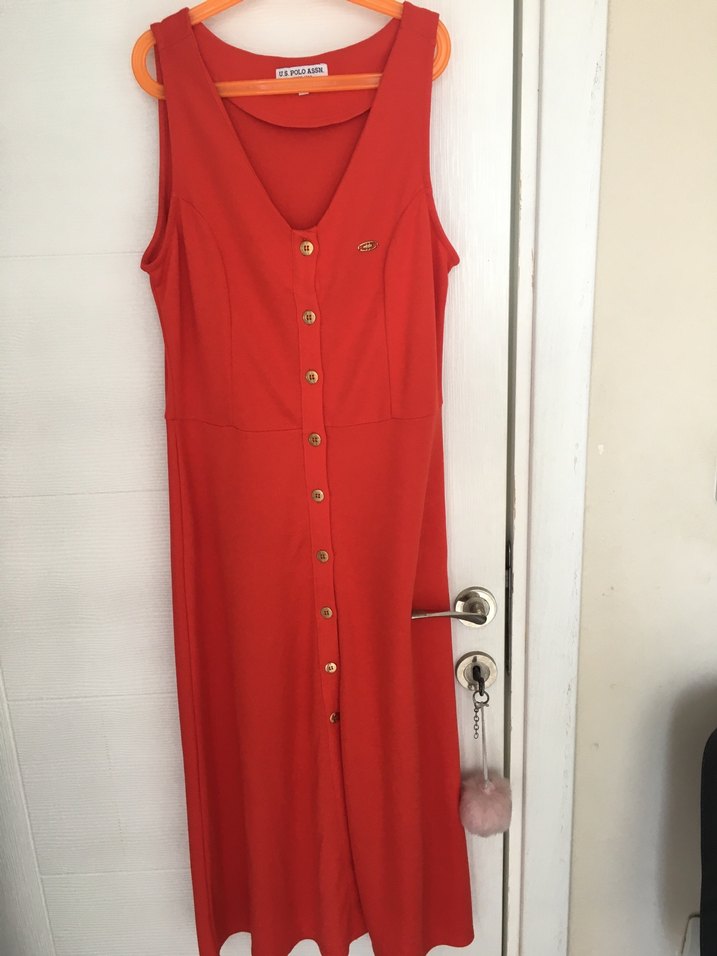 Düğmeli Kırmızı Midi V Yakalı Elbise - Görsel 3