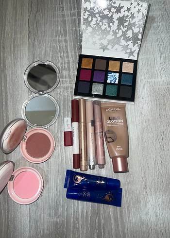 Mavi Pastel Makyaj Ürünleri Seti