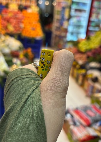 Sarı Renkli Canlı Oje - Görsel 2