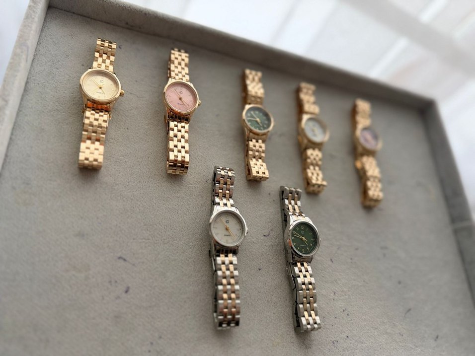 Kadın Vintage Altın Renkli Butonlu Saat - Görsel 3