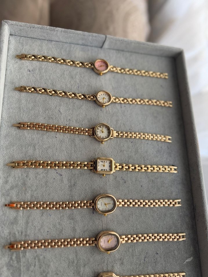 Zincir Detaylı Altın Renk Kadın Saatleri - Görsel 3