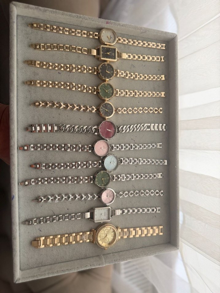 Zincir Detaylı Çok Renkli Kadın Saatleri - Görsel 4