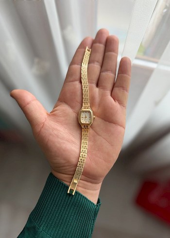 Zincir Detaylı Altın Renk Kadın Saat - Görsel 2