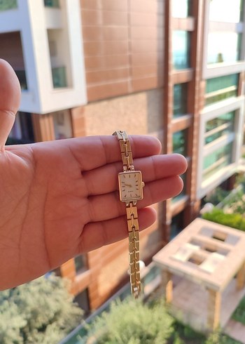Zincir Detaylı Altın Kadın Kol Saati