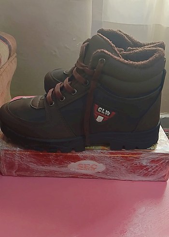 Gri Bağcıklı Erkek Çocuk Botu 38 numaradır yepyeni hiç giyilmedi - Görsel 2