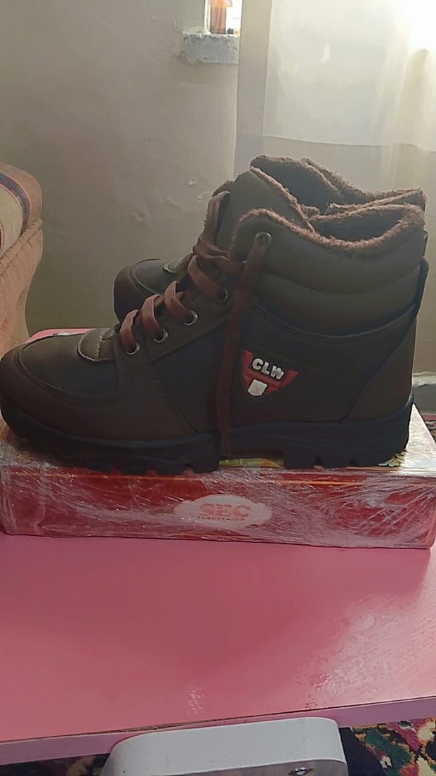 Gri Bağcıklı Erkek Çocuk Botu 38 numaradır yepyeni hiç giyilmedi - Görsel 2