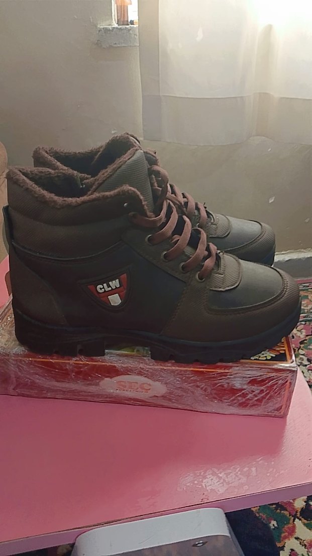 Gri Bağcıklı Erkek Çocuk Botu 38 numaradır yepyeni hiç giyilmedi - Görsel 4