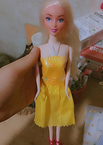 Sarı Elbiseli Oyuncak Bebek BARBİE - Görsel 4