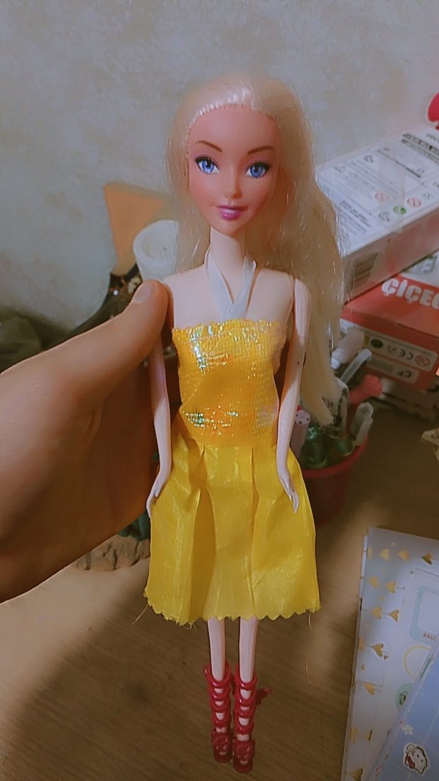 Sarı Elbiseli Oyuncak Bebek BARBİE - Görsel 4