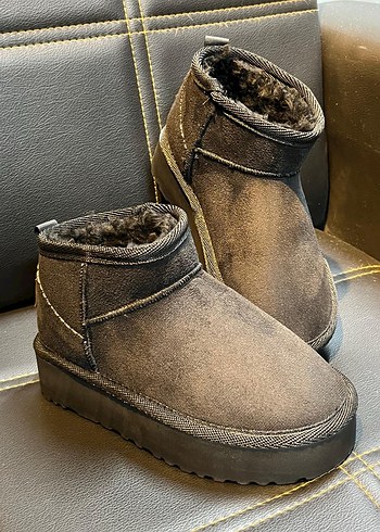 Ugg Gri UGG bot