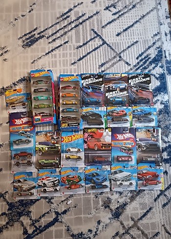 Çok Renkli Hot Wheels Oyuncak Araba Seti