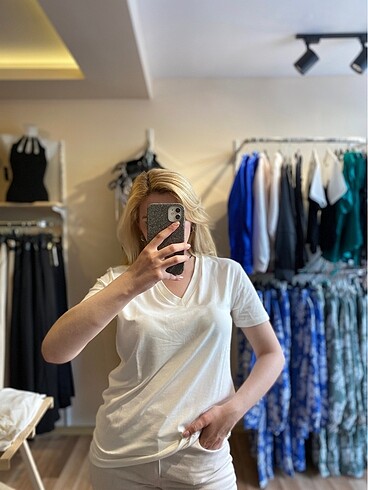 V Yaka Oversize Tişört