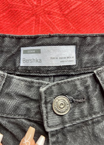 Bershka Siyah Yırtık Mini Kot Şort