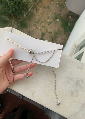 Zincir Detaylı Beyaz Midi Kolye
