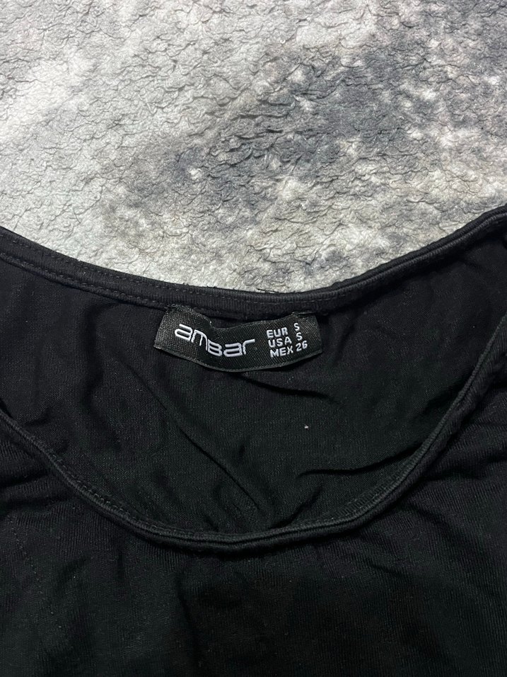 Siyah Yüksek Yakalı Kolsuz Atlet - Görsel 2