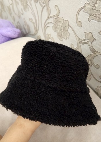 Siyah Kürklü Kadın Şapka