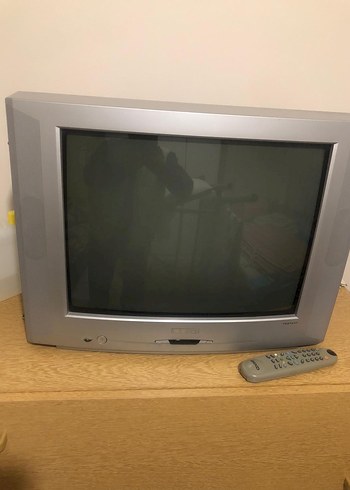 Gri CRT Monitör ve Uzaktan Kumanda - Görsel 2