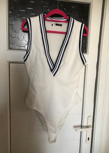 V Yaka Beyaz Kadın Atlet Bodysuit