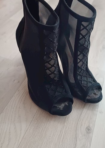 Siyah Dantel Desenli Stiletto Topuklu Kadın Ayakkabı
