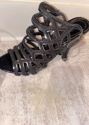 Gri Yılan Desenli Kadın Dolgu Topuklu Ayakkabı - Görsel 2