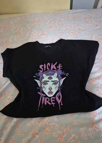 Siyah Baskılı Kısa Kollu Gotik Tişört