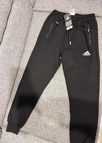 Adidas Erkek siyah eşofman bütün bedenleri mevcuttur