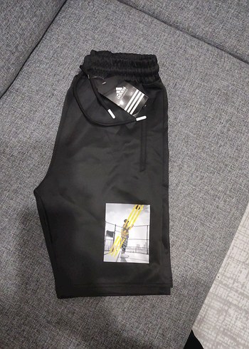 Adidas Siyah Rahat Kesim Erkek Şort beden mevcuttur