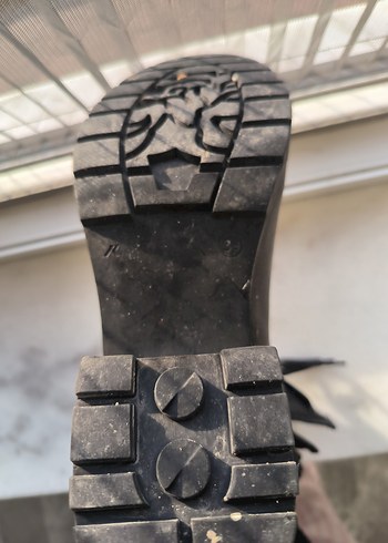 Kemer Detaylı Siyah Deri Gotik Topuklu Kadın Bot - Görsel 5