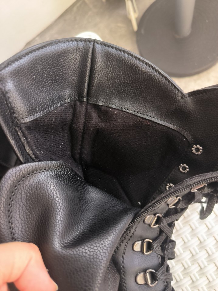 Kemer Detaylı Siyah Deri Gotik Topuklu Kadın Bot - Görsel 3