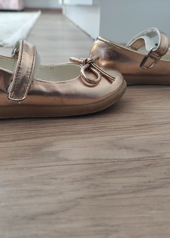 Kız Çocuk Altın Rengi Fiyonklu Babet - Görsel 2