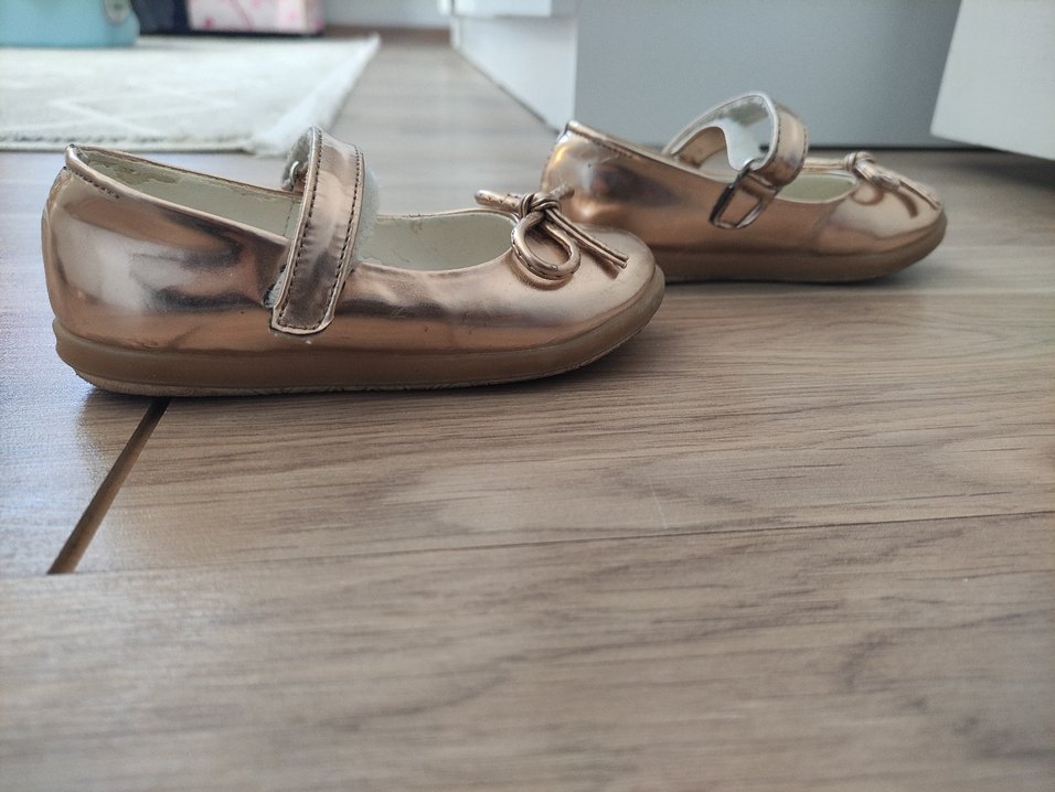 Kız Çocuk Altın Rengi Fiyonklu Babet - Görsel 2