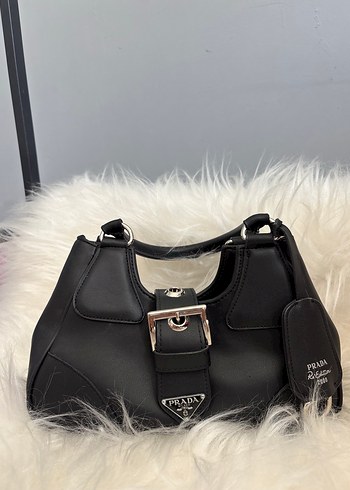 Prada Siyah Deri Tokalı Kadın Çanta