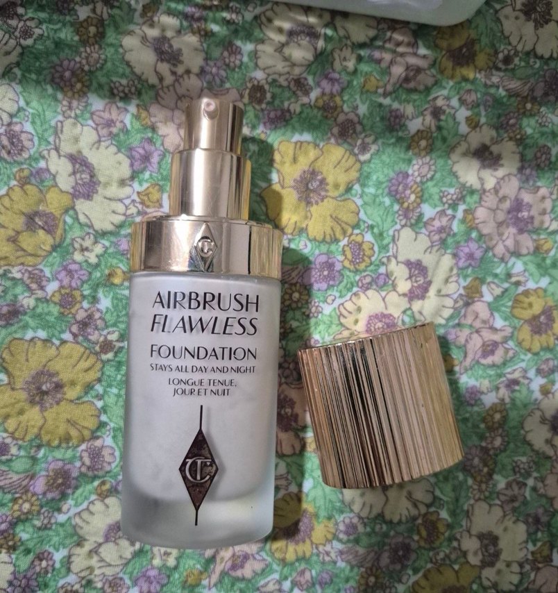 Charlotte Tilbury Airbrush Flawless Fondöten - Görsel 2