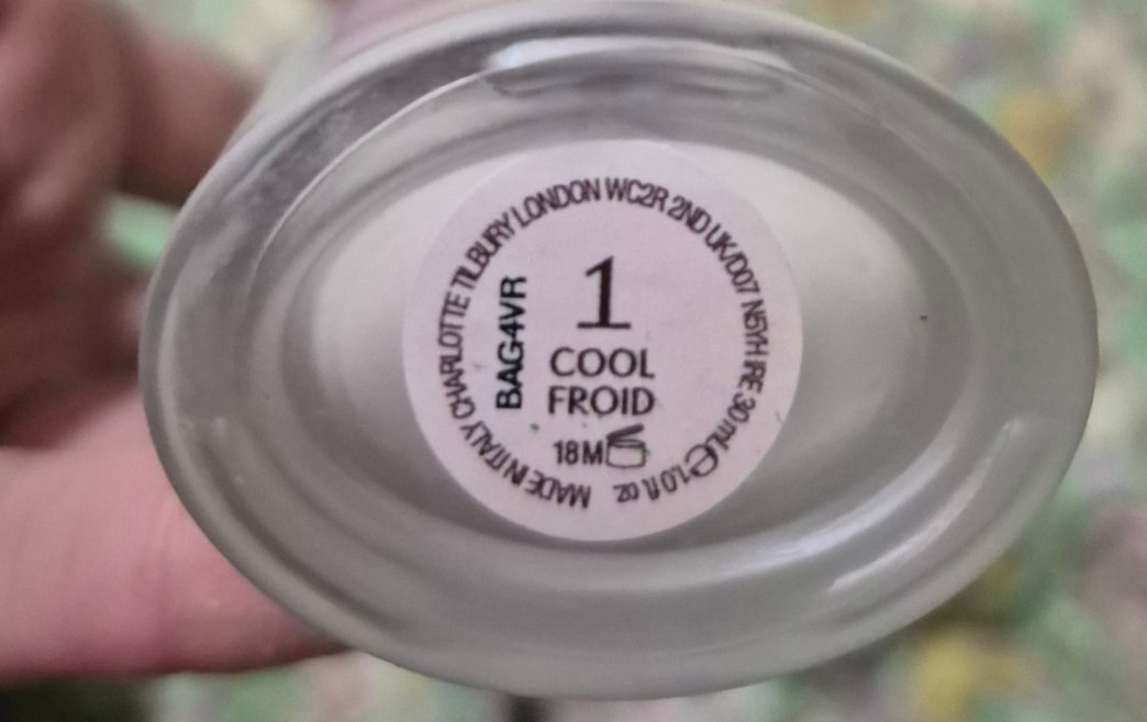 Charlotte Tilbury Airbrush Flawless Fondöten - Görsel 3