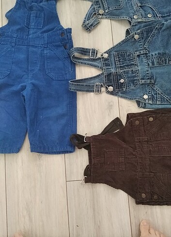Kot askılı erkek çocuğu tulum