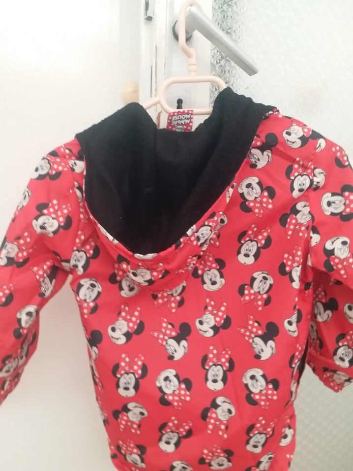 Kız Çocuk Kırmızı Kapüşonlu Baskılı Mont - Görsel 2