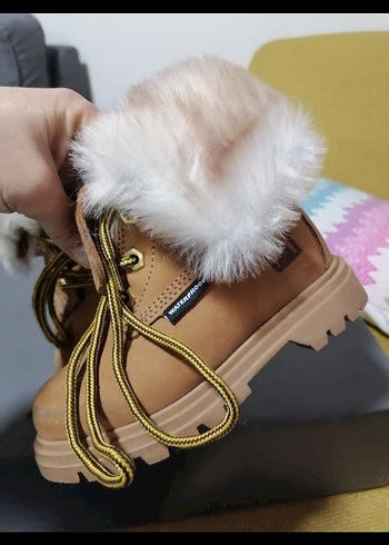 Bej Süet Kürklü Kız Çocuk Bot - Görsel 4