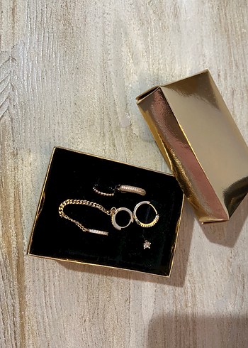 Zincir Detaylı Mini Altın Küpe Seti - Görsel 2