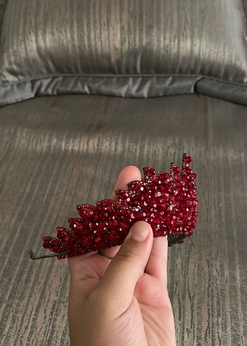 Diğer Koyu Kırmızı Boncuklu Taç Saç Aksesuarı